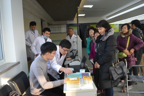 칭다오적십자 한중의료단， 2016년 재외동포 무료건강검진 진행