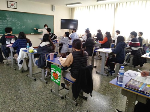 재중 일부 한국학교 오늘부터 개학 시작