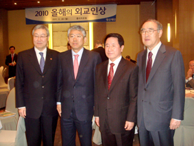 청도적십자한중의료단 &#034;2010 올해의 외교인상&#034; 수상