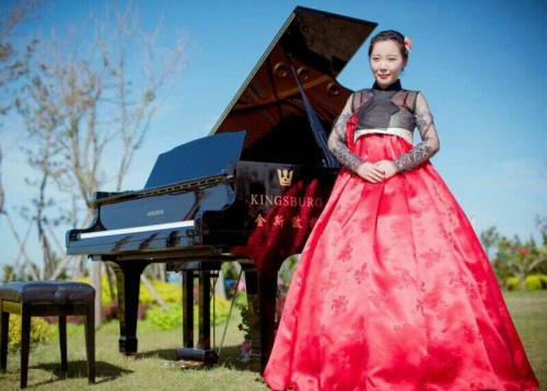 옌타이시에 조선족 미녀 가수가 있답니다