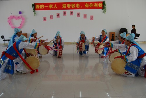 칭다오 교사친목회 이창지회 양로원 방문