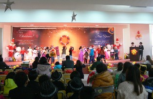 칭다오정양학교 영어절축제 페막