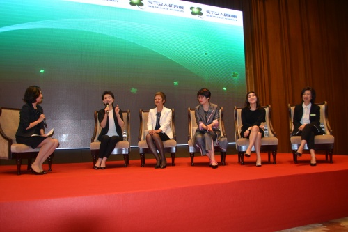 유명 여성 언론인 양란 칭다오에