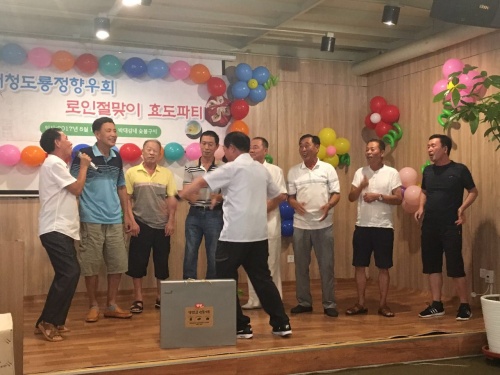 재칭다오용정향우회 노인절 맞아 효도잔치 펼쳐