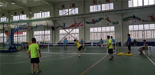 옌타이개발구와 래산구 족구협회 친선경기 진행