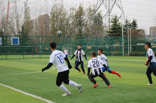 재칭다오 오상향우회 축구팀 다롄오상팀과 친선경기 진행