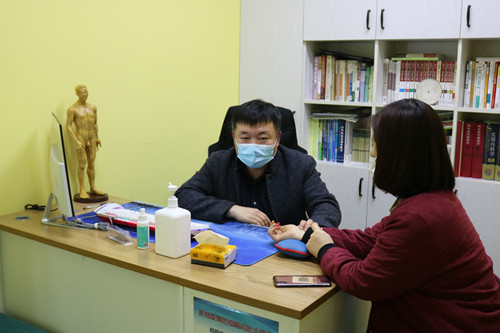 칭다오베이치아동중의원(贝琪儿童中医) 중의 치료법으로 아이들의 건강 챙겨