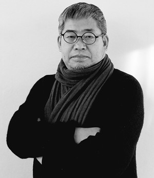 국제미술전시행사의 총괄 기획인 허문길 화백