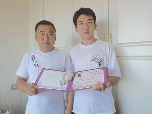 칭다오 출신 조선족학생 전지성군 청화대학 입학