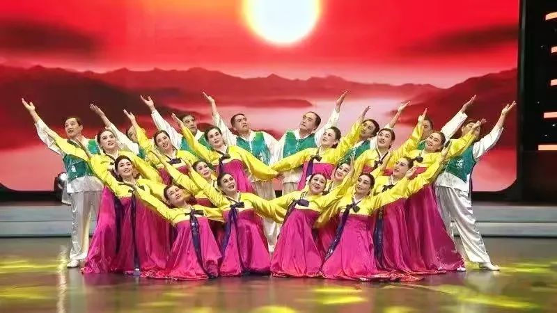 연길에서 소문난 연변진달래송(颂) 예술단 연태에 상륙한답니다
